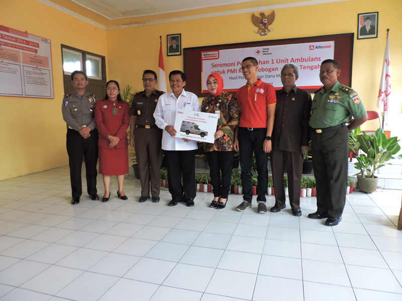 Kasdim 0717/Purwodadi Menghadiri  Penyerahan Ambulance Untuk PMI Kab. Grobogan